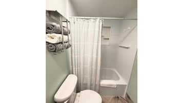 Dusche, Handtücher, Seife, Toilettenpapier