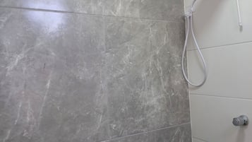 Quarto casal conforto, 1 cama Queen, para não fumantes | Banheiro