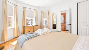 3 habitaciones, tabla de planchar con plancha y cuna de viaje