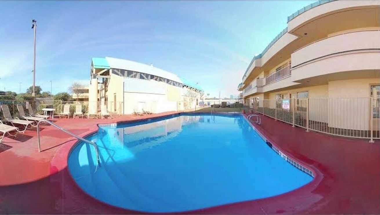 Piscine extérieure (ouverte en saison)