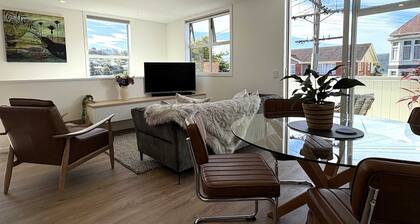 Central Dunedin Stay with Park Views