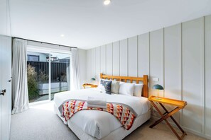 WiFi, bed sheets - Farrant Drive Hideaway with Mountain Views (Wānaka)