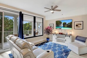 Smart TV - Opulent Couples Retreat In  Baytowne wharf (Miramar Beach)