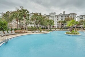 Outdoor pool - Opulent Couples Retreat In  Baytowne wharf (Miramar Beach)