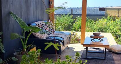 Romantic Getaway Suite with outdoor jacuzzi