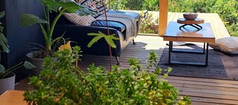 Romantic Getaway Suite with outdoor jacuzzi