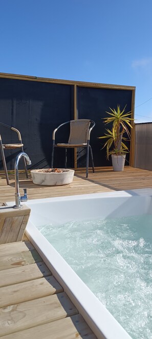 Baignoire à remous extérieure