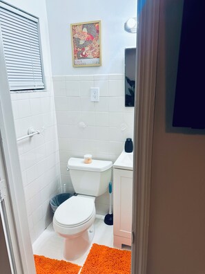 Dusche, Handtücher, Seife, Toilettenpapier