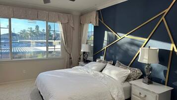 4 bedrooms, in-room safe, desk, iron/ironing board