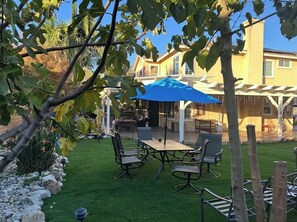 Outdoor dining - 生日和结婚与节日派对
Birthday, Wedding, and Holiday Parties (Rancho Cucamonga)