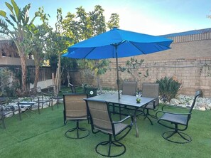 Outdoor dining - 生日和结婚与节日派对
Birthday, Wedding, and Holiday Parties (Rancho Cucamonga)