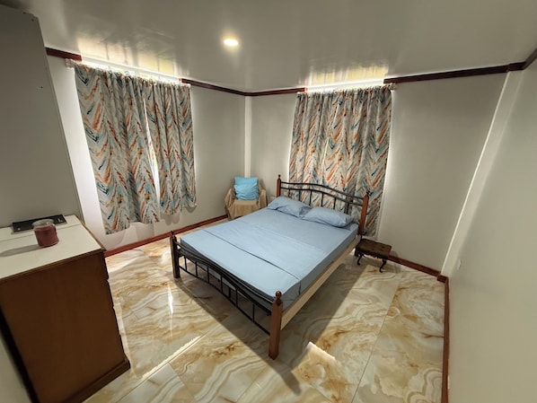 2 chambres, fer et planche Ă repasser, Wi-Fi gratuit, draps fournis
