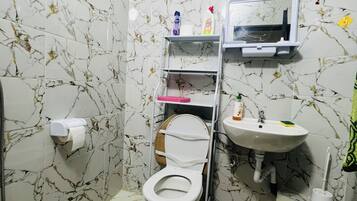 Asciugamani, sapone, carta igienica