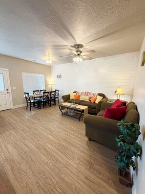 Living area - Cozy bohemian Adventures near Zion, Bryce, Brian head and more! (Cedar City)