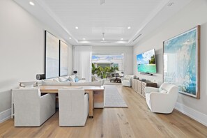 Smart TV, fireplace, stereo - Olde Naples Gem | Beach, Dining & Resort Style Living (Naples)
