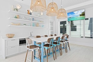 Dining - Olde Naples Gem | Beach, Dining & Resort Style Living (Naples)