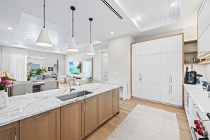 Fridge, microwave, oven, stovetop - Olde Naples Gem | Beach, Dining & Resort Style Living (Naples)