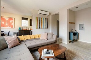 Basic Apartment | Living area