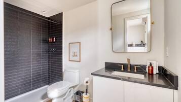 Basic Studio | Bathroom | Hair dryer, towels, soap, shampoo