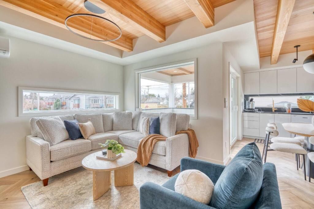 Deluxe Townhome, Patio | Living area