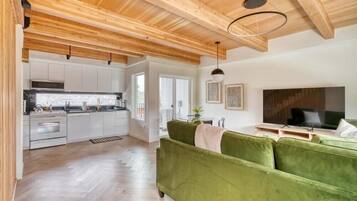 Deluxe Townhome | Living area