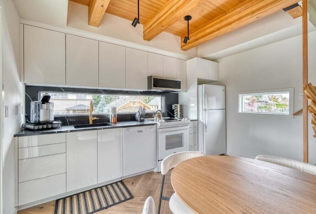 Maison mitoyenne Deluxe, patio | Cuisine privée | Batterie de cuisine, vaisselle et ustensiles
