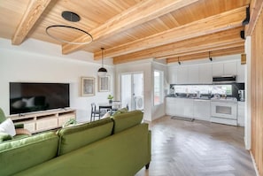 Deluxe Townhome, Patio | Living area