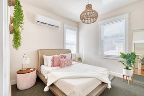 Basic Apartment | Iron/ironing board, free WiFi - Mississippi Ave Stay (Portland)