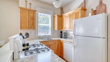 Basic Apartment | Private kitchen