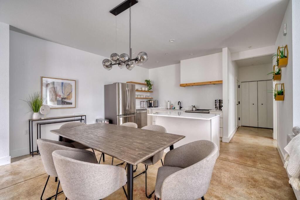 Basic Apartment | Private kitchen | Fridge, microwave, dishwasher, cookware/dishes/utensils