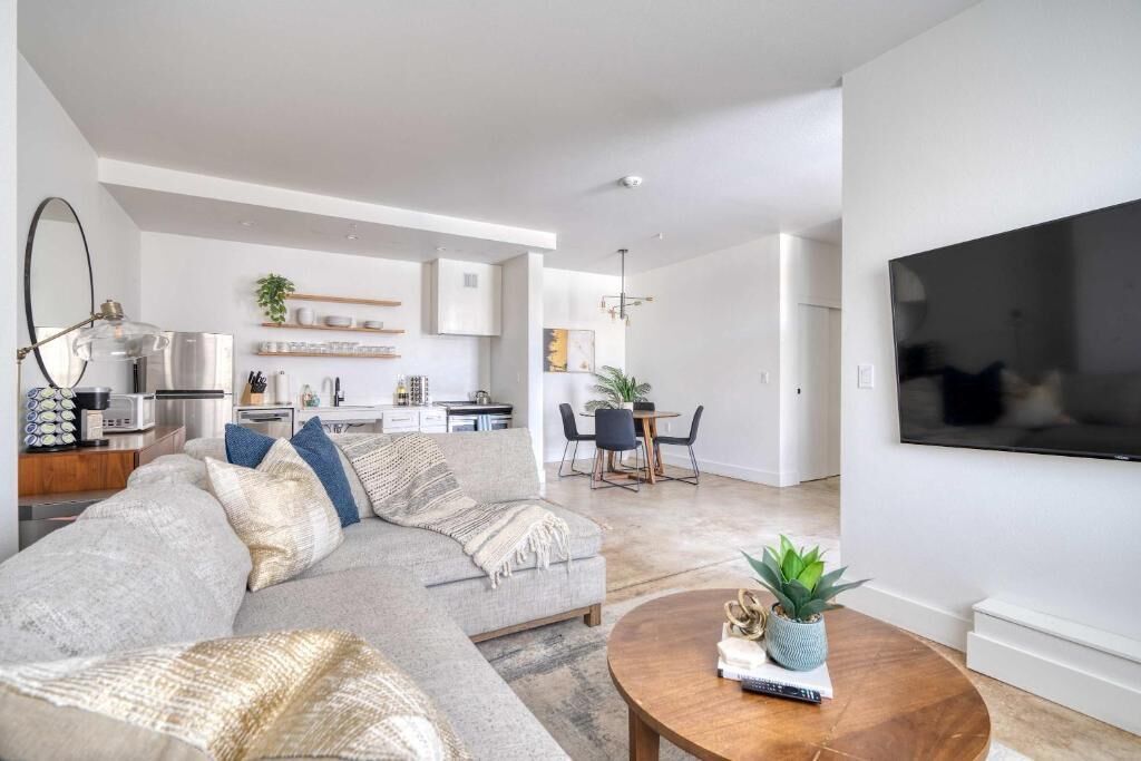 Basic Apartment | Living area