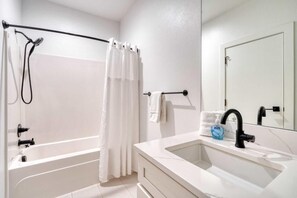 Bathroom - Vancouver Ave Stay (Portland)