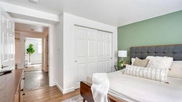 Suite | Iron/ironing board, free WiFi