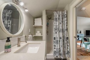 Apartment | Bilik Mandi