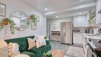 Basic Apartment | Interior