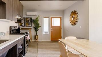 Family Apartment | Private kitchen | Fridge, cookware/dishes/utensils