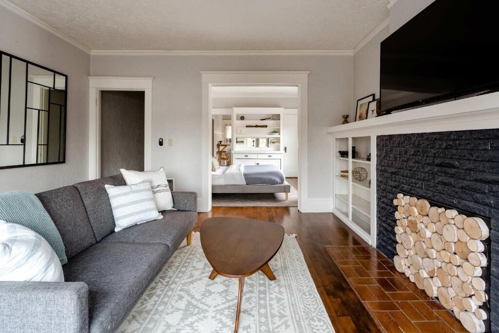 Basic Apartment | Living area