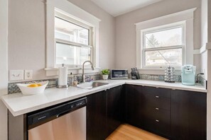 Apartamento básico | Cocina privada | Frigorífico y utensilios de cocina
