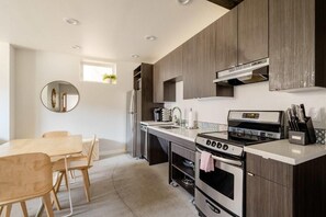 Family Apartment | Private kitchen | Fridge, cookware/dishes/utensils - Stay Portland (Portland)