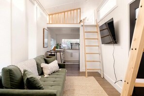 Basic Studio | Living area - Stay in Portland (Portland)