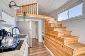 Comfort Studio | Private kitchen | Cookware/dishes/utensils - Stay in Portland (Portland)