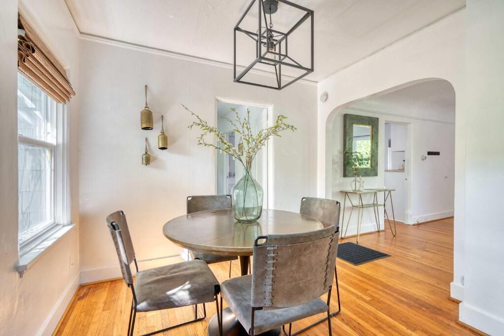 Basic House | Dining