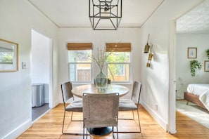 Basic House | Dining