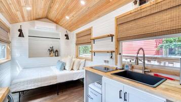 Suite | Eigene Küche | Kochgeschirr/Geschirr/Besteck
