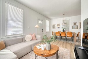 Apartment | Living area - Montana Ave Lodging (Portland)