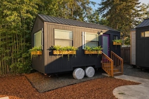 Exterior - Montana Ave Lodging (Portland)