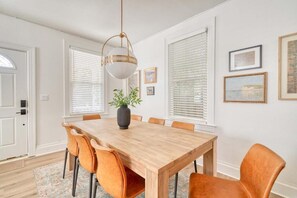 Apartment | Dining - Montana Ave Lodging (Portland)