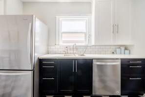 Apartment | Dapur peribadi | Alat memasak/pinggan mangkuk/perkakas dapur 