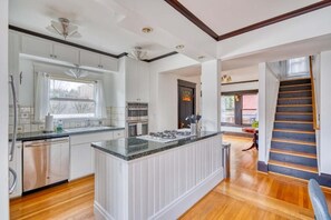 Family Apartment, Patio | Private kitchen | Fridge, cookware/dishes/utensils - Everett St Stay (Portland)