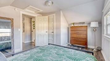 Apartment | Iron/ironing board, WiFi (free), bed sheets
